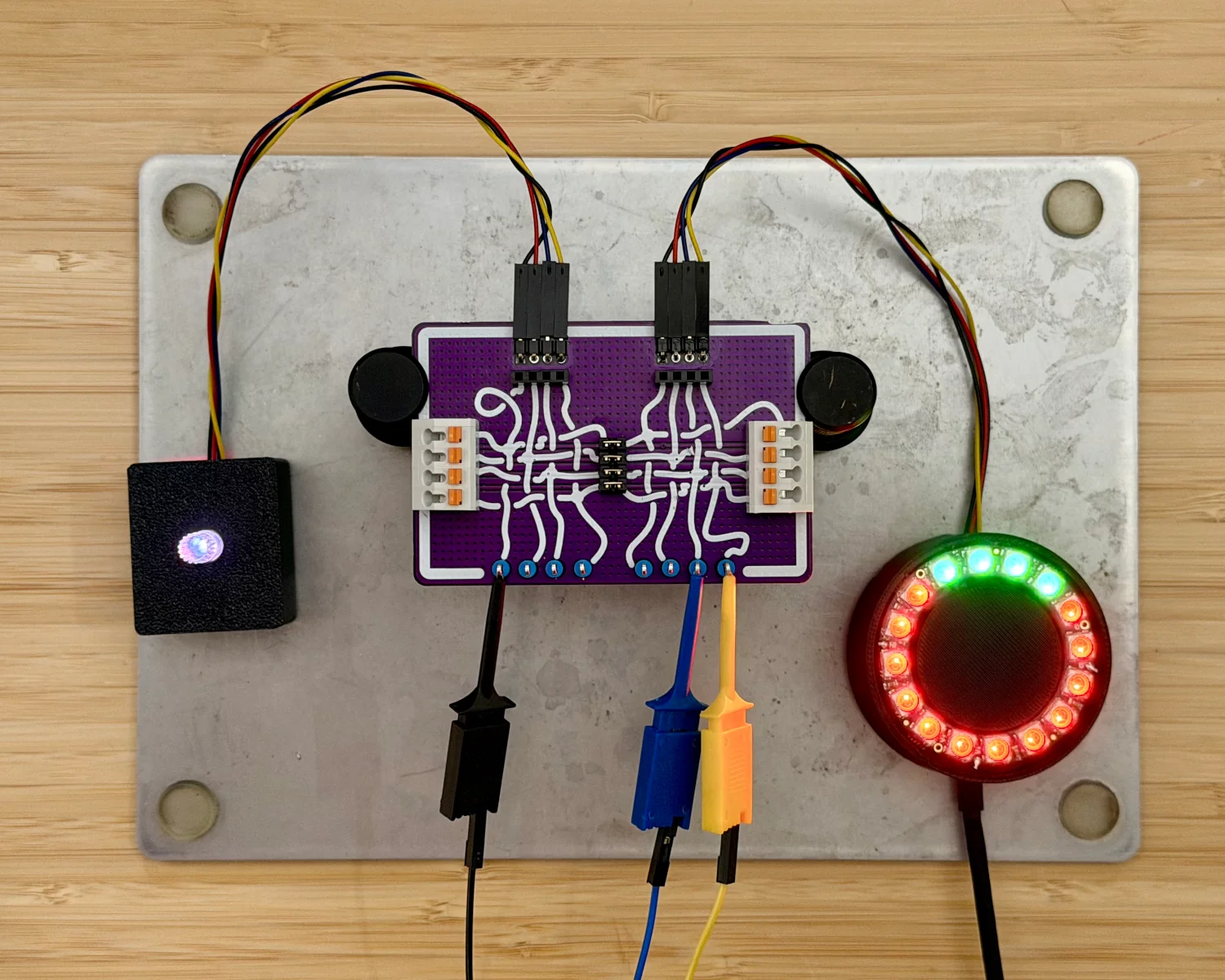 A Spy! Break! Inject! connected to a controller, some logic analyser probes, and display showing 4 green LEDs.