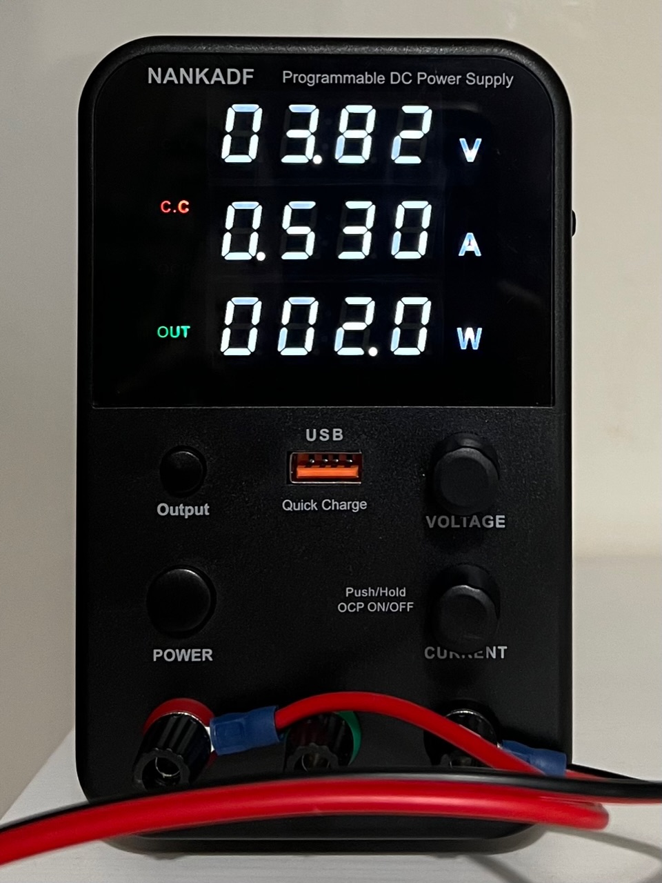 Power supply in CC mode, supplying 0.530A.