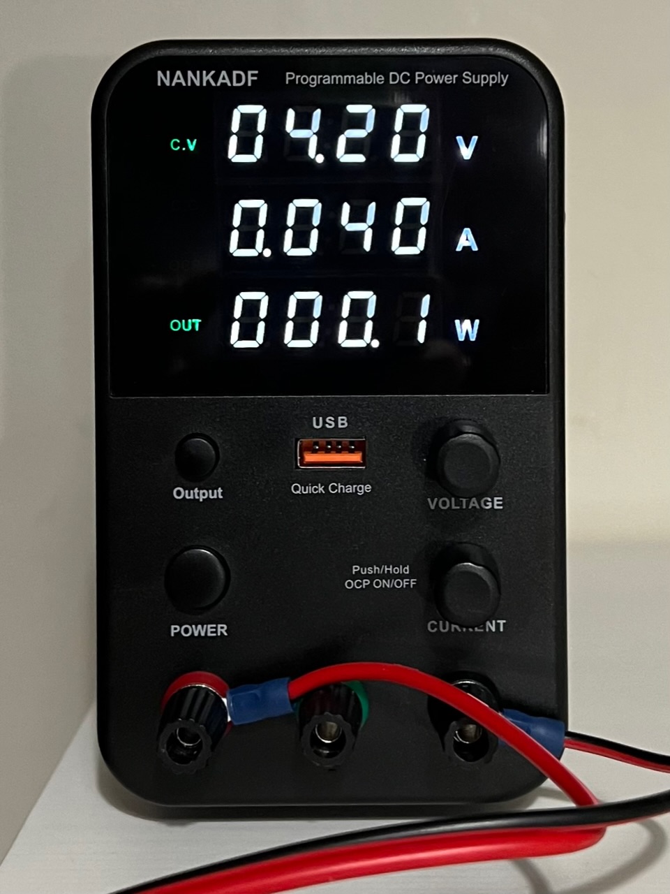 Power supply in CV mode, supplying 4.20V.